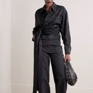 RÓHE
Floral satin-jacquard wrap shirt. Black satin-jacquard.
100% viscose